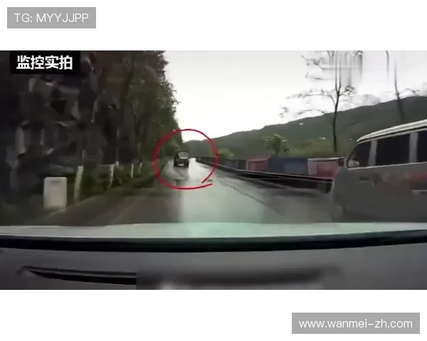 VV5直播现场突发撞车意外,全程记录惊险瞬间 VV5直播现场突发撞车意外,全程记录惊险瞬间